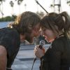 Les personnages incarnés par Lady Gaga et Bradley Cooper chantent en duo sur scène. Image issue du film "A star is born" réalisé par Bradley Cooper.