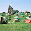 Une vue du camping du festival psychédélique Woodstock