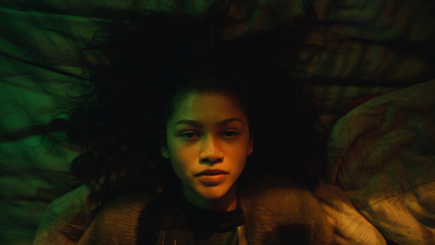 Zendaya incarne "Rue" dans la série Euphoria crée par Sam Levinson.