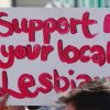 Pancarte militante à l'occasion de la manifestation célébrant la Journée de la visibilité lesbienne le 26 avril.