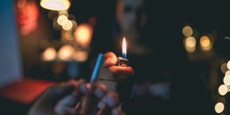 Cigarette nicotine milieu festif stimulants